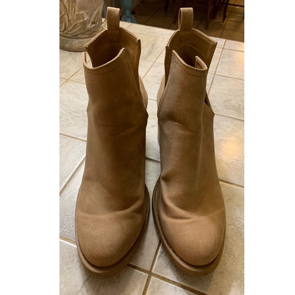 Qupid Camel Pull on Ankle Boots Gold SZ 8 - Picture 2 of 9